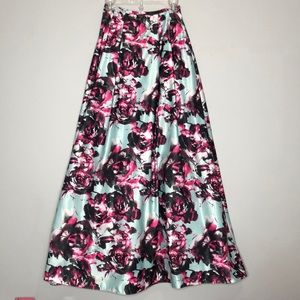 Two pieces crop/skirt set